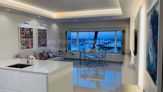 Apartamento en venta en Puerto Banus, Marbella