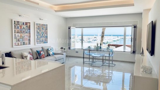 Apartamento en venta en Puerto Banus, Marbella