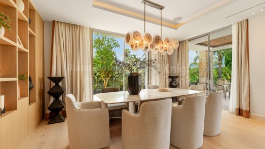 Villa for sale in Las Brisas, Nueva Andalucia