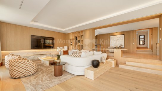 Villa for sale in Las Brisas, Nueva Andalucia