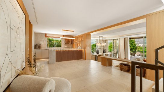 Villa for sale in Las Brisas, Nueva Andalucia
