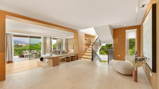 Villa for sale in Las Brisas, Nueva Andalucia