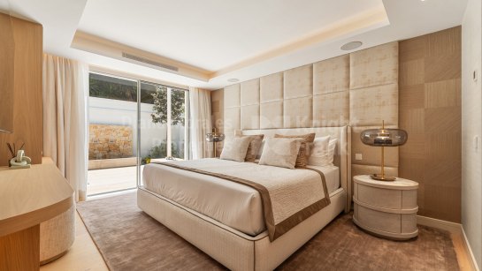 Villa for sale in Las Brisas, Nueva Andalucia