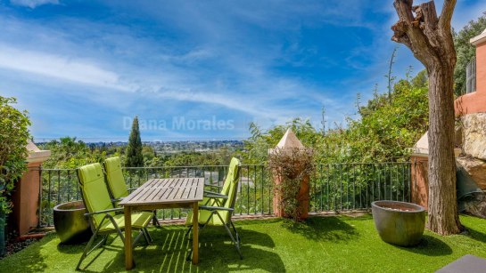 Ground Floor Apartment for sale in Monte Halcones, Benahavis