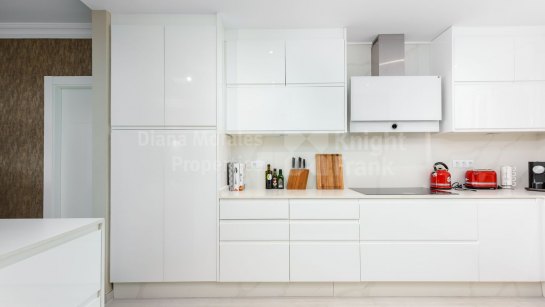 Ground Floor Apartment for sale in Monte Halcones, Benahavis