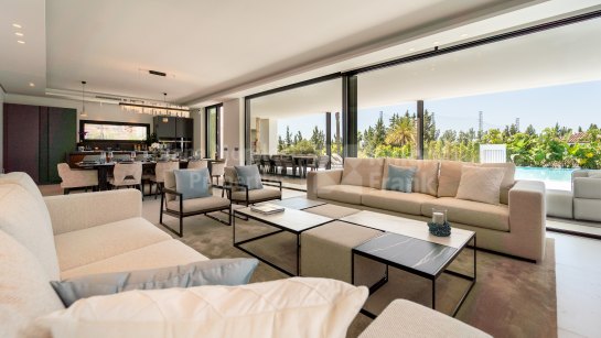 Villa en venta en Los Naranjos, Nueva Andalucia