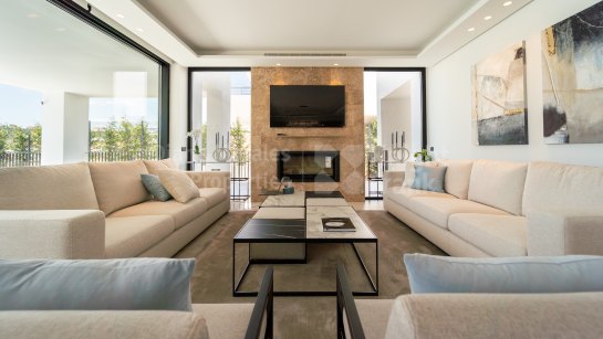 Villa en venta en Los Naranjos, Nueva Andalucia