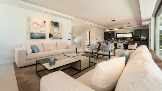 Villa en venta en Los Naranjos, Nueva Andalucia