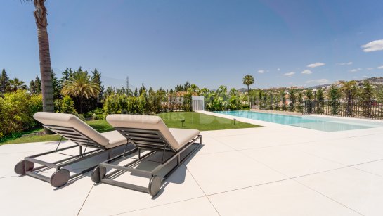 Villa en venta en Los Naranjos, Nueva Andalucia