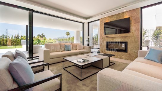 Villa en venta en Los Naranjos, Nueva Andalucia