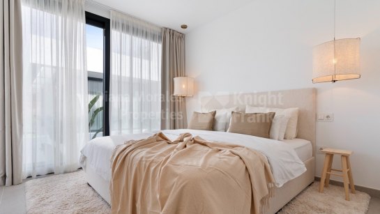 Villa zum Verkauf in La Resina Golf, Estepona Ost