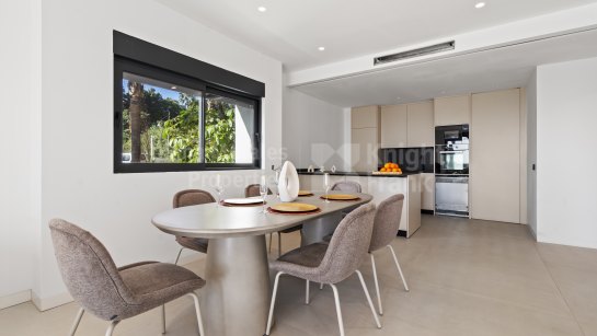 Town House for sale in El Paraiso, Estepona East