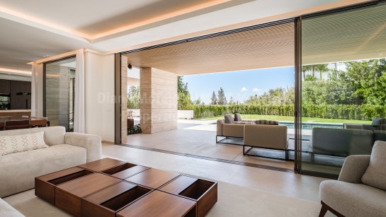 Villa en venta en El Paraiso, Estepona Este
