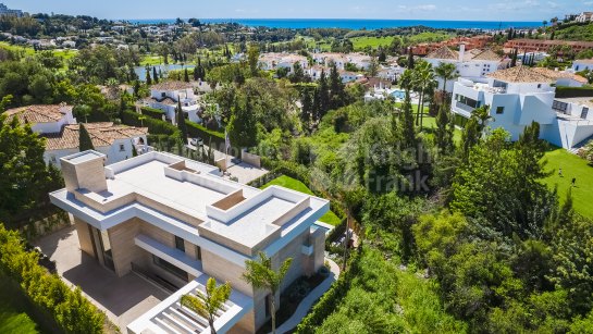 Villa en venta en El Paraiso, Estepona Este
