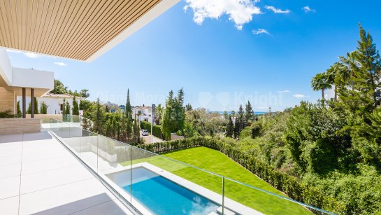 Villa en venta en El Paraiso, Estepona Este