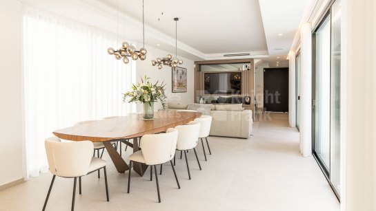 Villa for sale in Lagomar, Nueva Andalucia