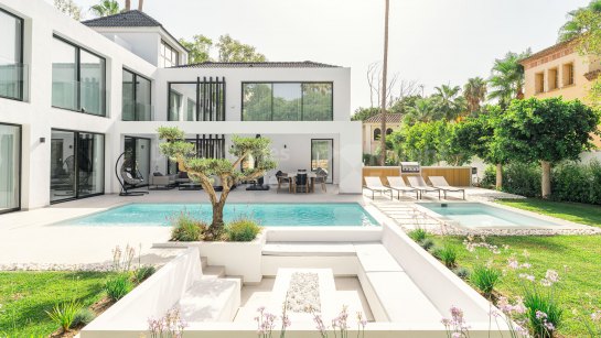 Villa for sale in Lagomar, Nueva Andalucia