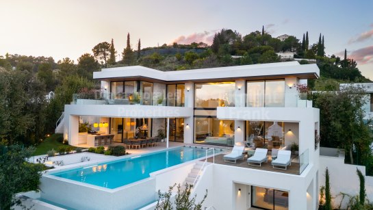 Villa for sale in Lomas de La Quinta, Benahavis