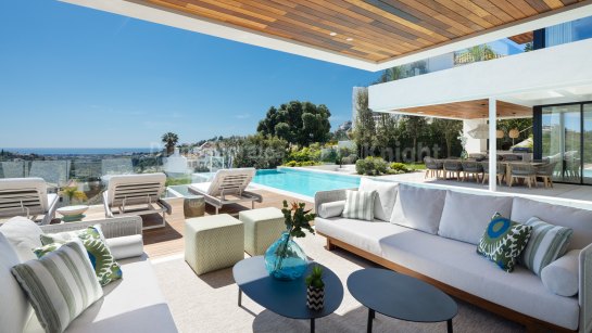 Villa for sale in Lomas de La Quinta, Benahavis