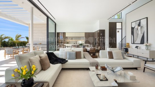 Villa for sale in Los Flamingos, Benahavis