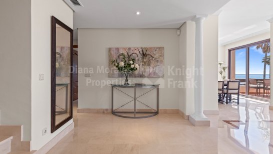 Zweistöckiges Penthouse zum Verkauf in Bahía del Velerín, Estepona Ost