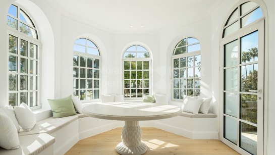 Villa for sale in Las Brisas, Nueva Andalucia