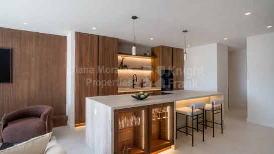 Zweistöckiges Penthouse zum Verkauf in Alminar de Marbella, Nueva Andalucia
