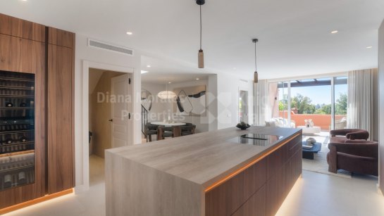 Zweistöckiges Penthouse zum Verkauf in Alminar de Marbella, Nueva Andalucia