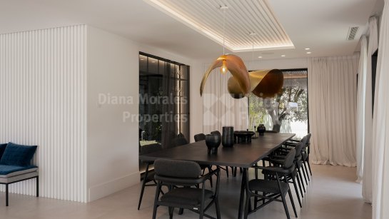 Villa for sale in Los Naranjos Golf, Nueva Andalucia