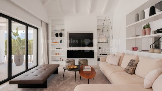 Villa for sale in Los Naranjos Golf, Nueva Andalucia