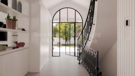 Villa for sale in Los Naranjos Golf, Nueva Andalucia