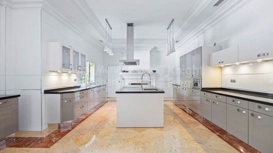 Villa en venta en Marbella Milla de Oro, Marbella