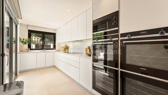 Town House for sale in Marbellamar, Marbella Golden Mile