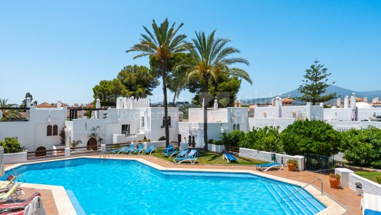 Zweistöckiges Penthouse zum Verkauf in Pueblo Arabesque, Nueva Andalucia