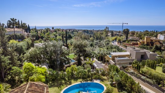 Villa for sale in Cascada de Camojan, Marbella Golden Mile