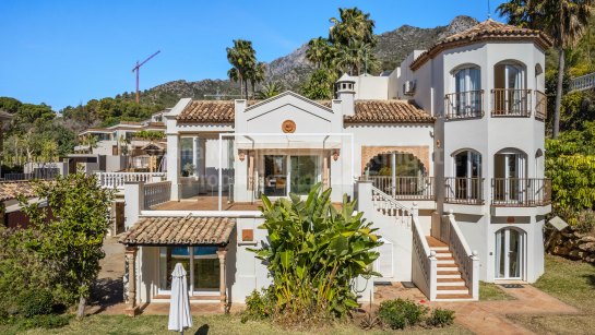 Villa for sale in Cascada de Camojan, Marbella Golden Mile