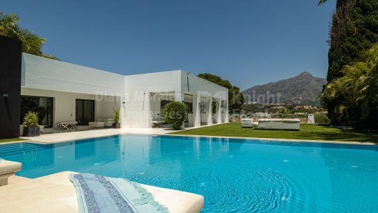 Villa for sale in Nueva Andalucia, Marbella