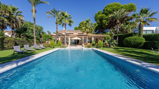 Villa for sale in Paraiso Barronal, Estepona East