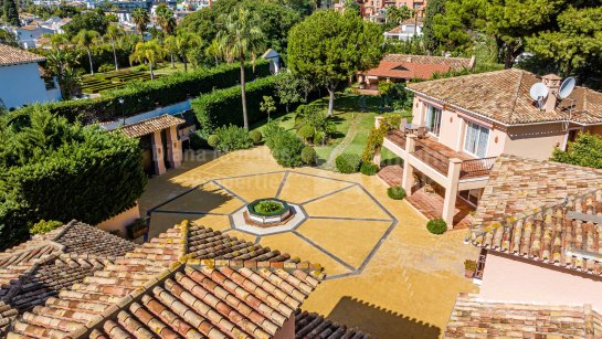 Villa en venta en Paraiso Barronal, Estepona Este