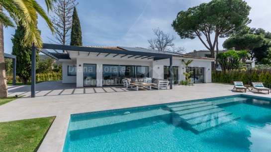 Villa en venta en El Rosario, Marbella Este