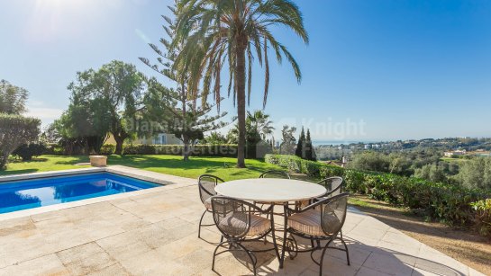 Villa for sale in El Rosario, Marbella East