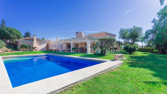 Villa for sale in El Rosario, Marbella East