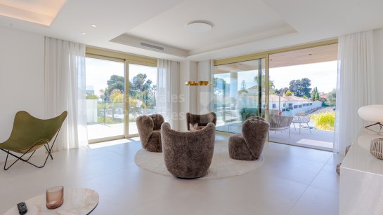 Triplex for sale in Marbella Golden Mile, Marbella