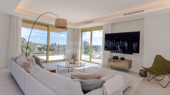 Triplex for sale in Marbella Golden Mile, Marbella