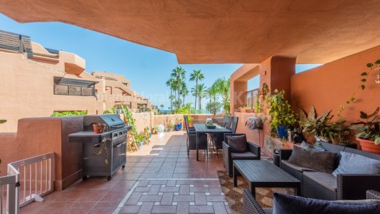 Ground Floor Apartment for sale in Mar Azul, Estepona East