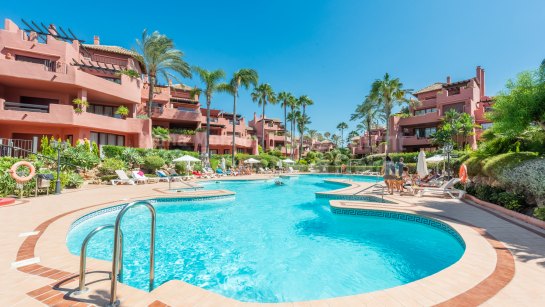 Erdgeschosswohnung zur Miete in Menara Beach, Estepona Ost