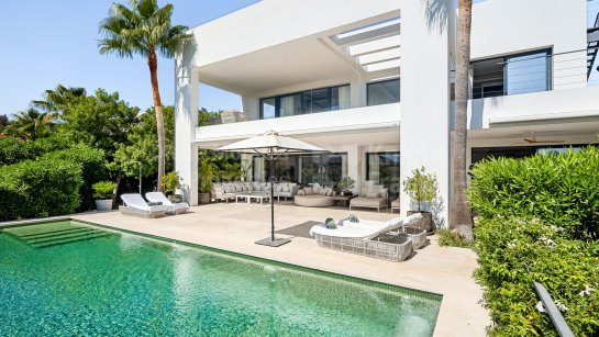 Villa for sale in Nueva Andalucia, Marbella