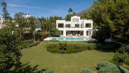 Villa en venta en Altos Reales, Marbella Milla de Oro