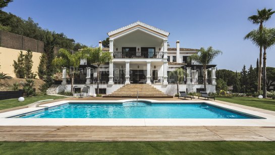 Villa for sale in El Madroñal, Benahavis