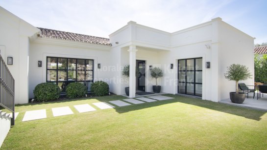 Villa en venta en Los Naranjos Golf, Nueva Andalucia